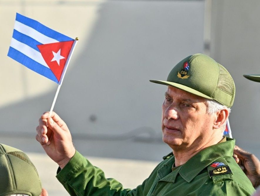 TheTorontoSun's tweet photo. U.S. imposes sanctions on Cuban president, Castro family members https://t.co/NVQfDFFfAl https://t.co/2PwAfu7XBv