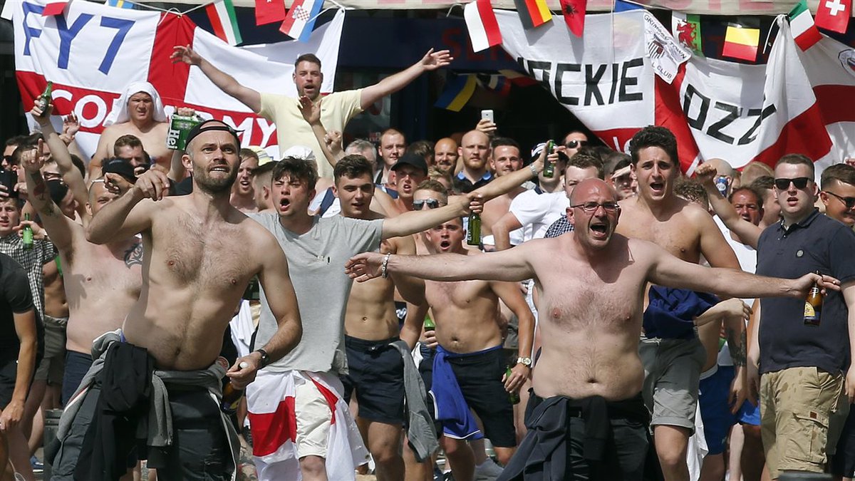 tygr00's tweet photo. @JulienOdoul @Villepin @JLMelenchon @rglucks1 Pour infos le chaos à Marseille en 2016...
C'était Angleterre Russie.

Il n'y a pas d'origine unique dans la violence.

Arrêtez de mentir aux Français https://t.co/N3MiElMlb6