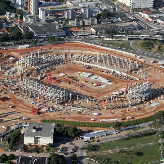 mateusang's tweet photo. Muita gente nem lembra mais, mas a construção da Arena das Dunas dividiu opiniões. Na época, havia quem defendesse uma grande reforma no Machadão, como aconteceu com outros estádios que receberam jogos da Copa. Olhando hoje, você acha que a Arena foi a melhor escolha? https://t.co/oMQVz9EjrO