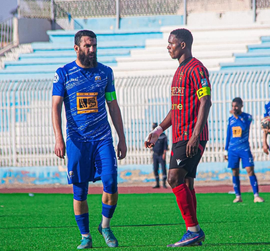AllezLesLions's tweet photo. 🔴⚫️ Che Malone a terminé le match en tant que capitaine lors du nul 2-2 entre l’USM Alger et Ben Aknoun en championnat. 💪🏾🇨🇲 https://t.co/cWwc6SQ8h3