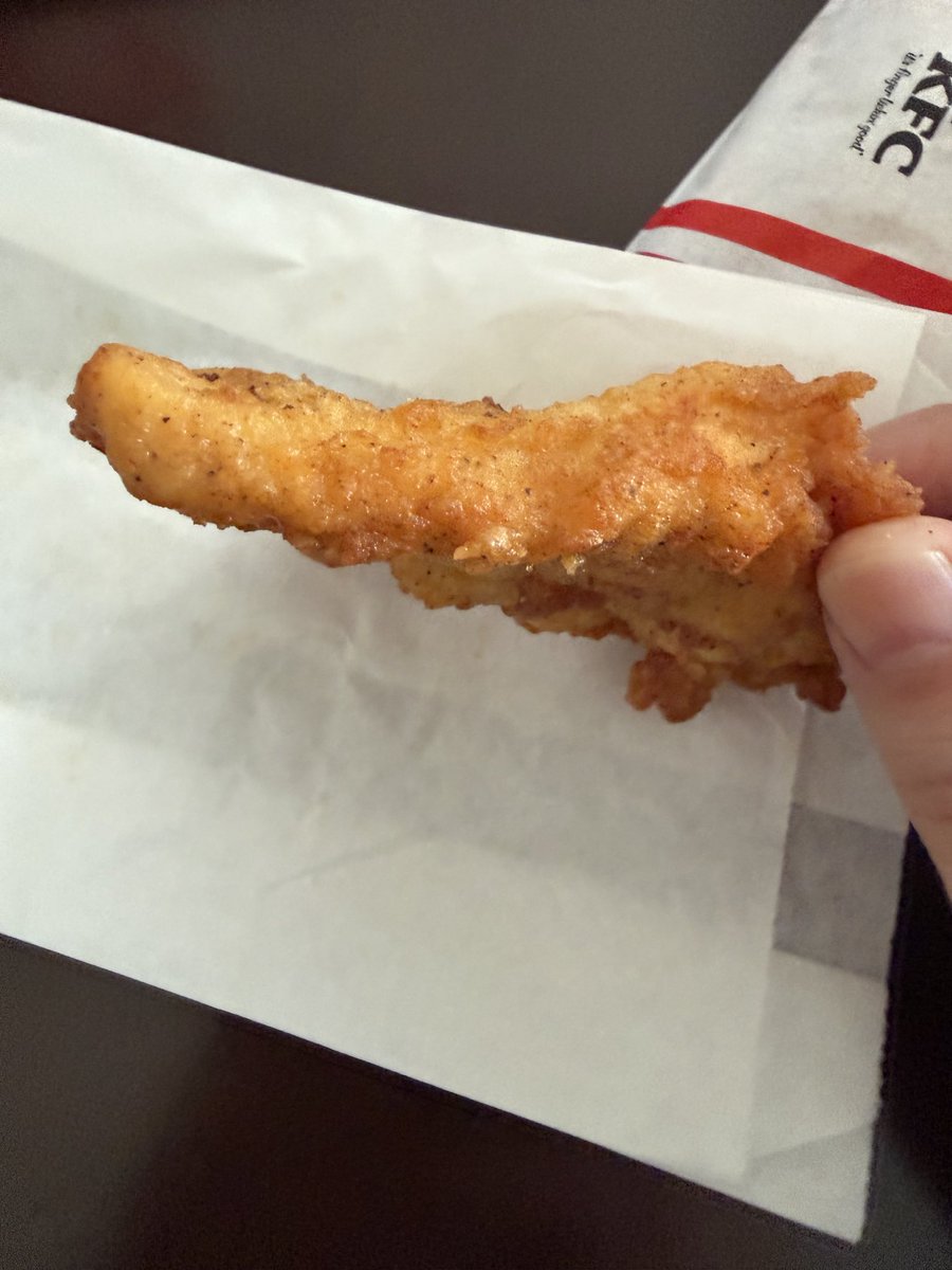 solocamp0718's tweet photo. 久しぶりにケンタッキーでチキン買ったが余りに以前より小さくて驚愕してる

普通にモスとかでランチ買えばよかった https://t.co/gucohtTeiy