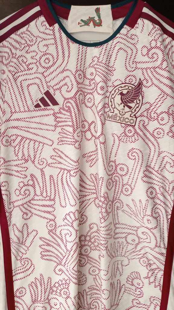 YairFA's tweet photo. @Tougi_mahjong @sunnytougi こんにちは
Estas son una parte de mi colección: 
La segunda playera (o jersey) de la selección mexicana 🇲🇽 de fútbol en el mundial de Qatar 2022.
La playera (o jersey) de la selección de Japón 🇯🇵 del mundial 2006. 
Gracias por tus felicitaciones.
Saludos desde México. https://t.co/4P9g1XWLl0
