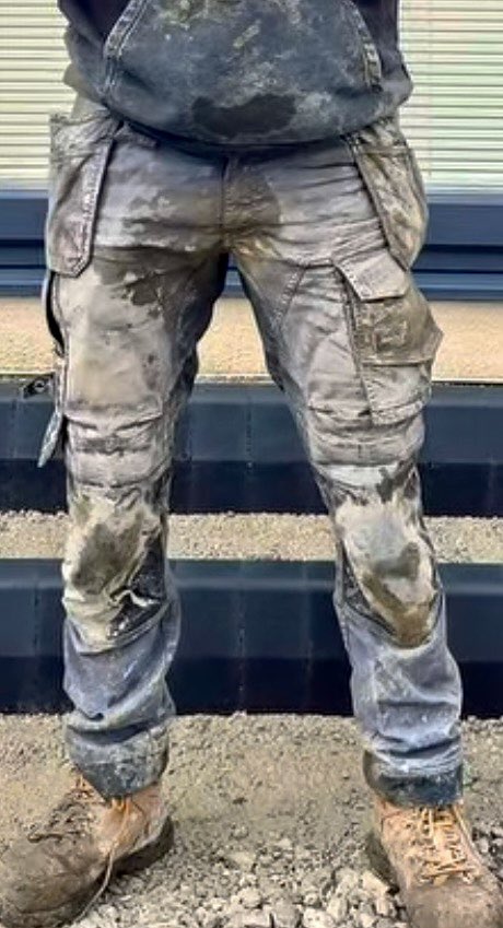 ScaffHunter's tweet photo. Dirty workie #dirty #workie #dirtyworkie #tradie #dirtytradie #brickie #dirtybrickie #builder #construction #workgear #snickers #dewalt #workboots #bootfetish #bootworship 🐽 https://t.co/BVhlDqDyz6