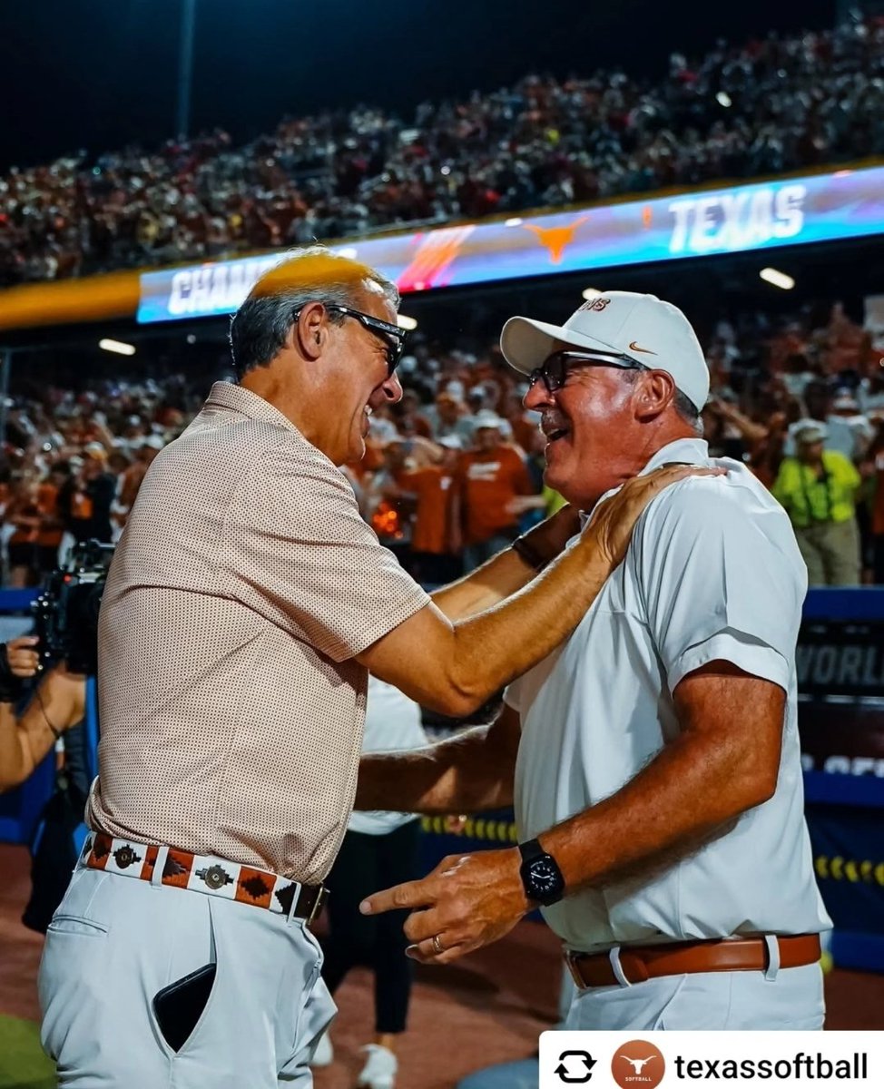 chrisgb002000's tweet photo. What a moment in OKC for @TexasLonghorns AD @_delconte &amp; his guy newly crowned back to back national champion Head Coach he brought to Austin in July 2018 @TexasCoachWhite 🤘🏻📸 @TexasSoftball https://t.co/48gk98r7XN
