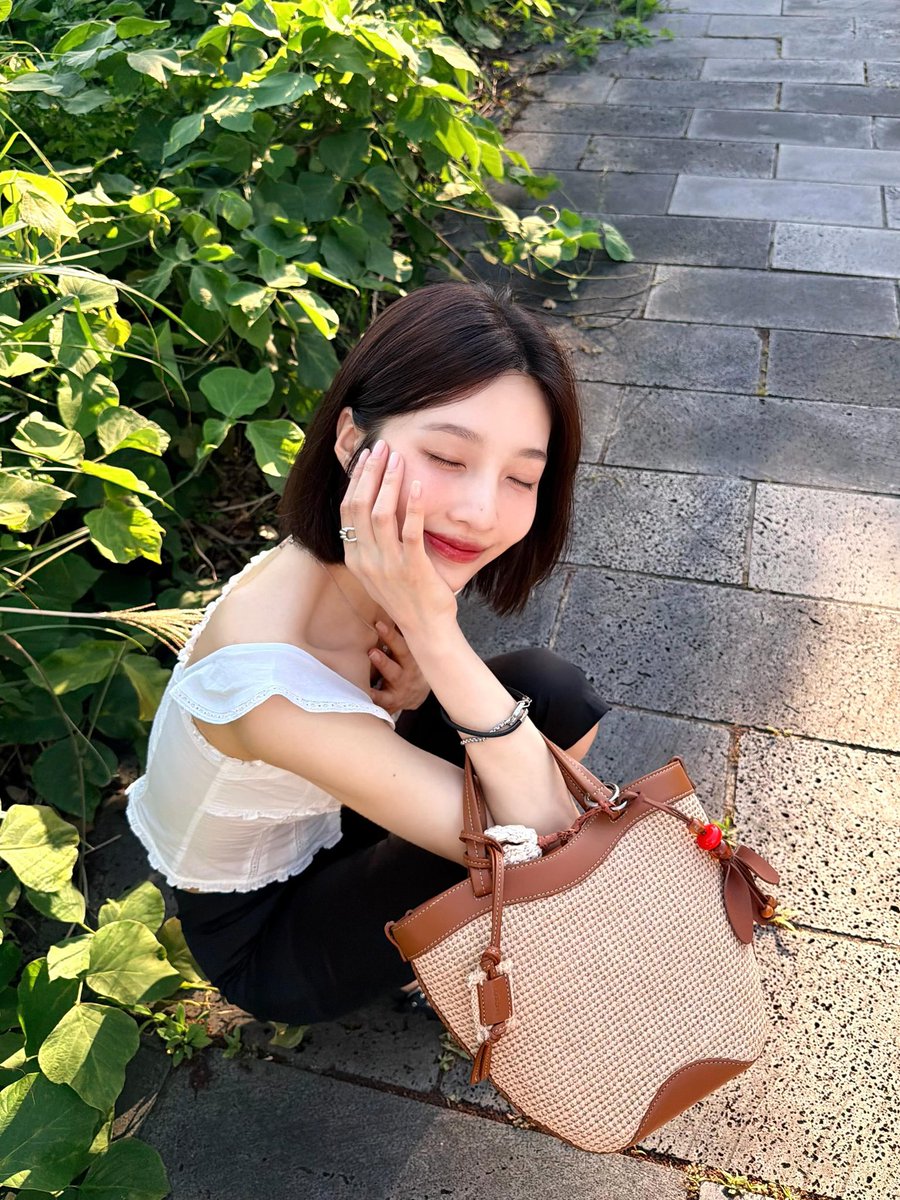 zoooie_1's tweet photo. 조이 인스타 업데이트 😍 앞머리 없앴다고 바로 첫사랑이미지 되는 거 실화야 https://t.co/4r7zYhV5Nf