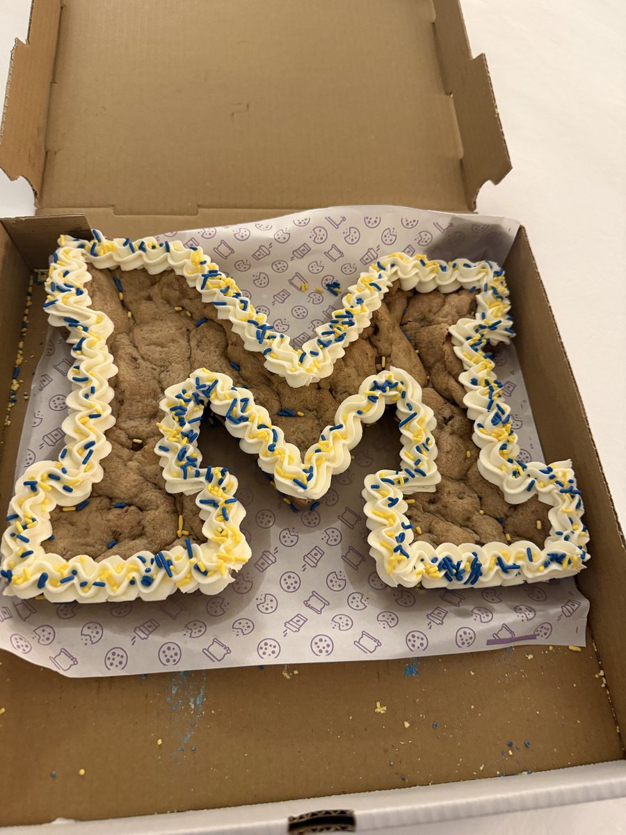 lincoln_mageo's tweet photo. 〽️ #GoBlue https://t.co/BpiMyhXOy1