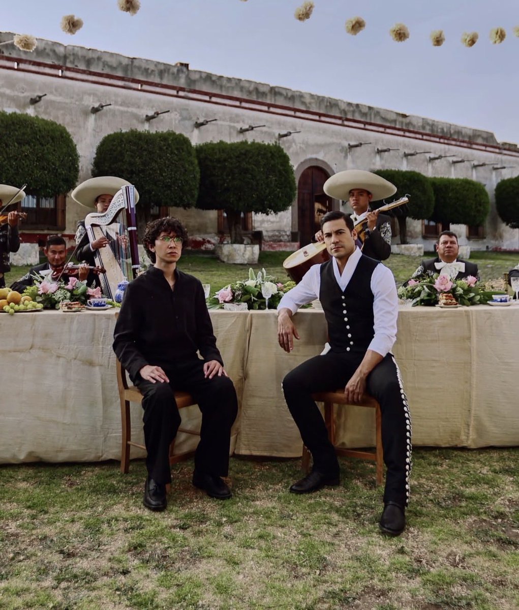ClubSoloTu's tweet photo. “Lluvias de Mayo” ya disponible en todas las plataformas digitales.
@_CarlosRivera @WestWoodEntt @sonymusicmexico @mikenoriega @riveristashq 
#CarlosRivera
#ClubOficialSoloTu 💙 https://t.co/5ZfwSAzel0