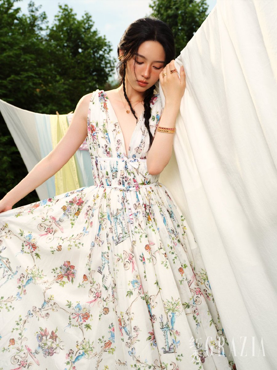 czhouye's tweet photo. 260605 | 红秀GRAZIA Official Weibo Update

“The sun and the wind is just right. Zhou Ye has put her days on vacation mode, dressed in Dior, feeling relaxed. No competition, no rush, just being a breathing tree in the summer. On and off camera, she is herself.”

#ZhouYe • #周也 https://t.co/Bkj1FGnKAU