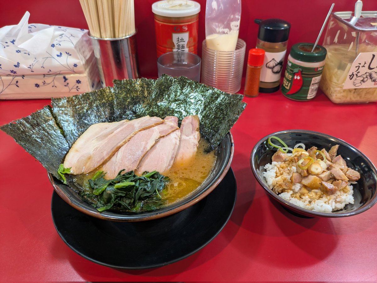 U8Det's tweet photo. 前から気になってた、とらきち家 光に行ってきました!!
チャーシューが大きくてスモーキーでめっちゃ美味しかったです☺️ https://t.co/ubL9uF9bdC