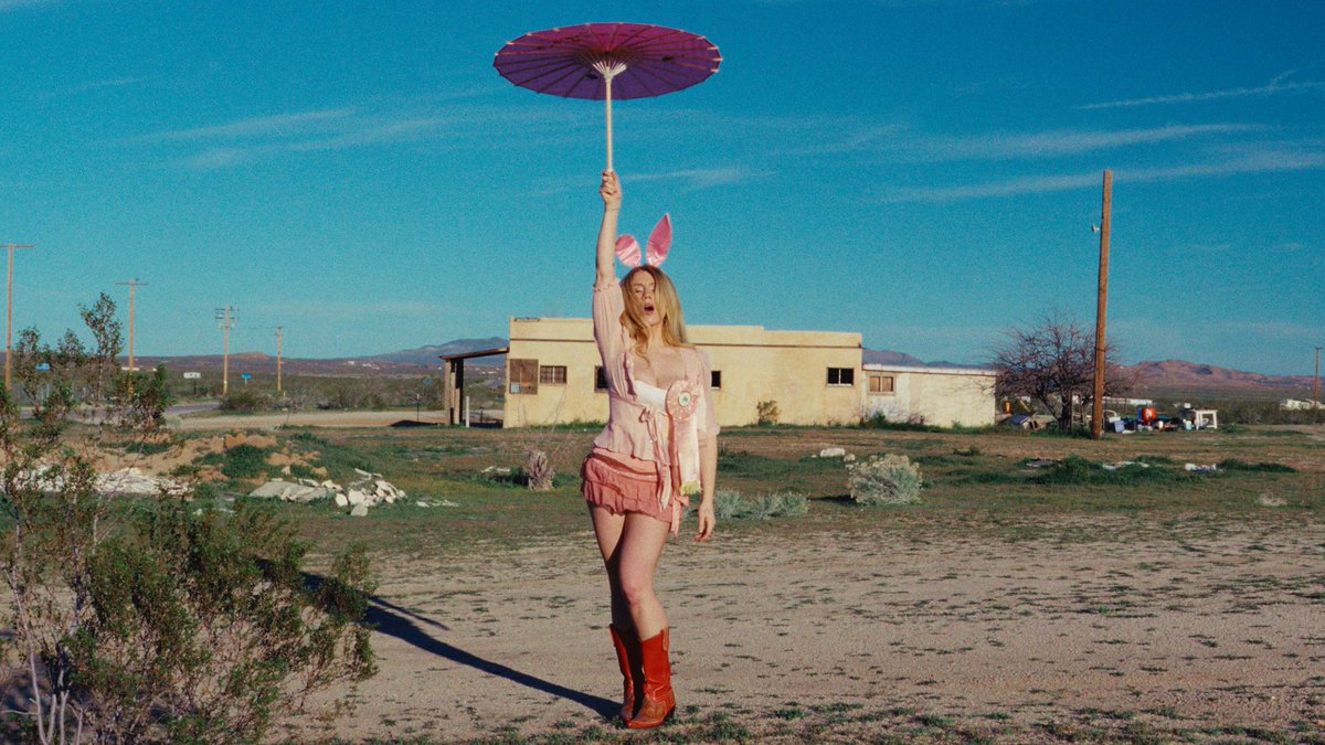 slayyyter's tweet photo. FARE THEE WELL, MISS CAROUSEL 🎠 https://t.co/nggwXfHwDv