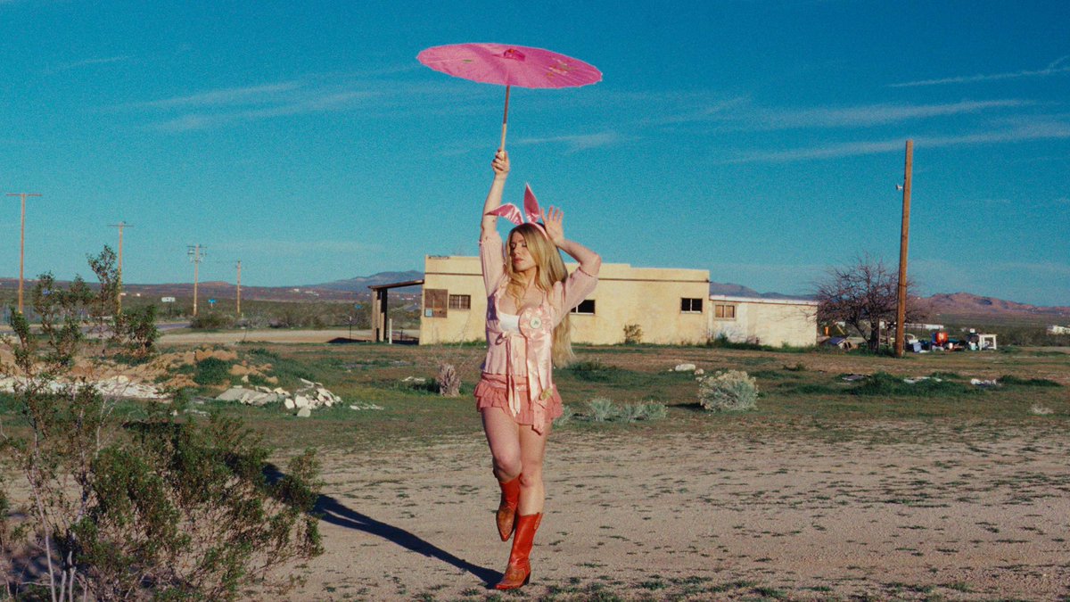 slayyyter's tweet photo. FARE THEE WELL, MISS CAROUSEL 🎠 https://t.co/nggwXfHwDv