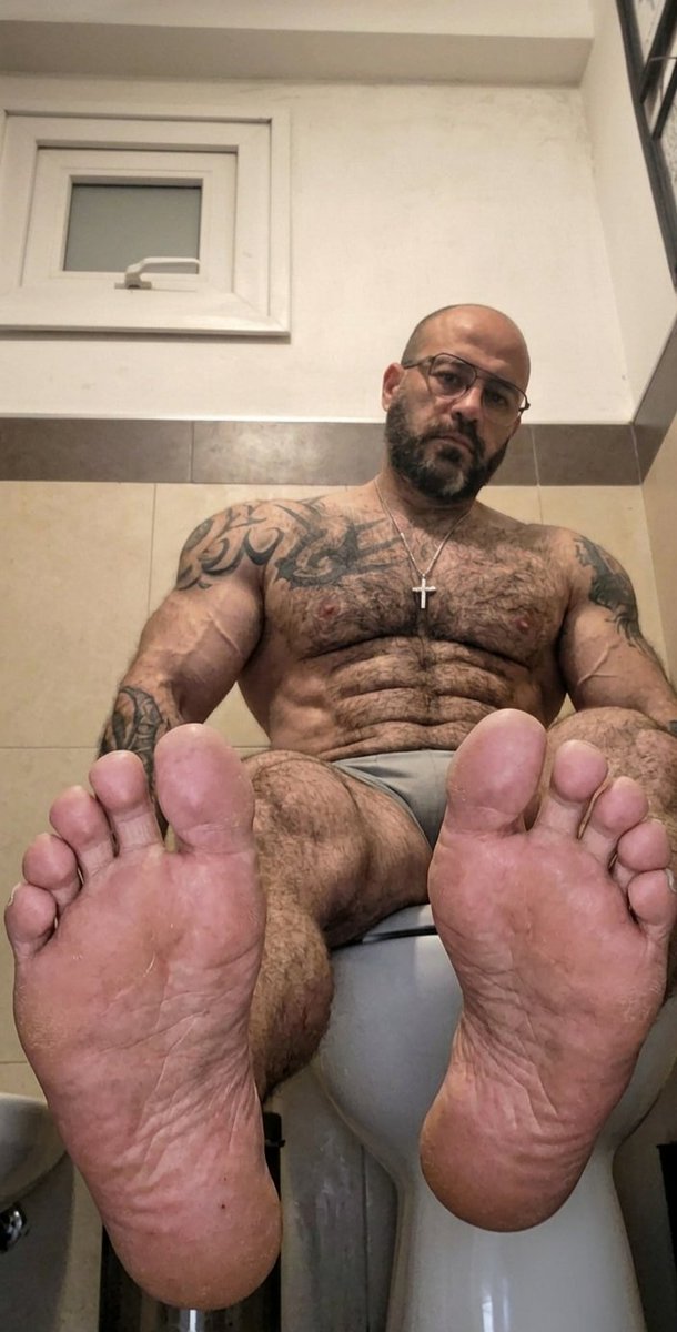Endergonfit's tweet photo. Lame los pies detu maestro después de un dia de mucho trabajo.... lavalos con tu jeta https://t.co/Ei5k9cTMDZ
