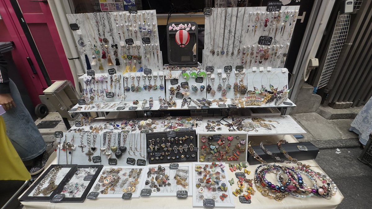 kibundo_02's tweet photo. 渋谷センター街一角で販売中
シブヤバイ市！ https://t.co/BJfE86Q8zZ