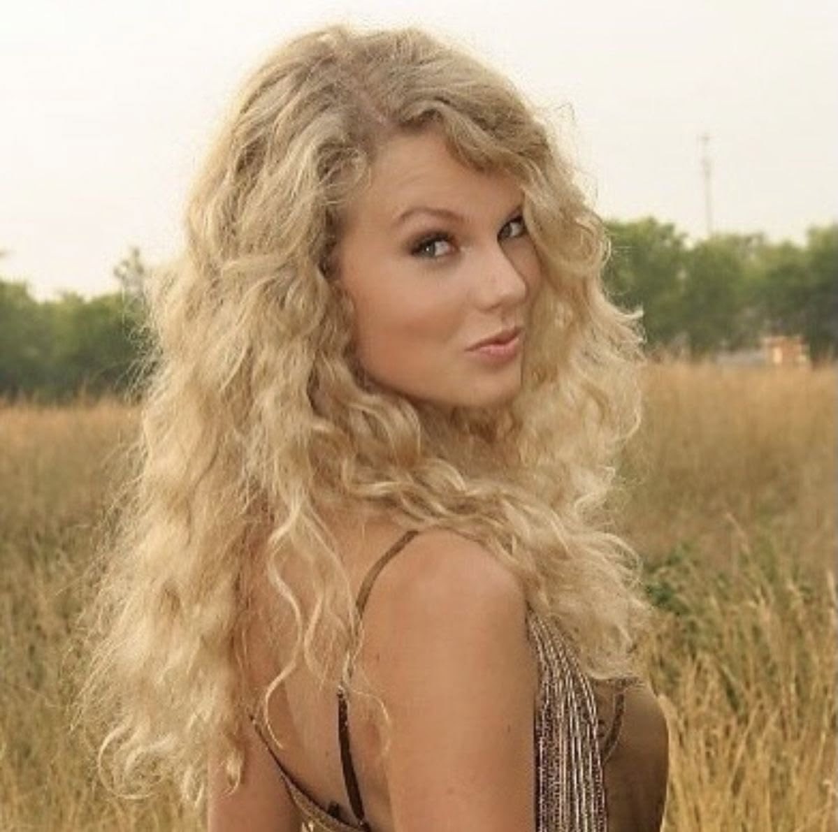 actuallyelly's tweet photo. but seeing you tonight 
i remembered i loved you https://t.co/RI5G6JX7f4