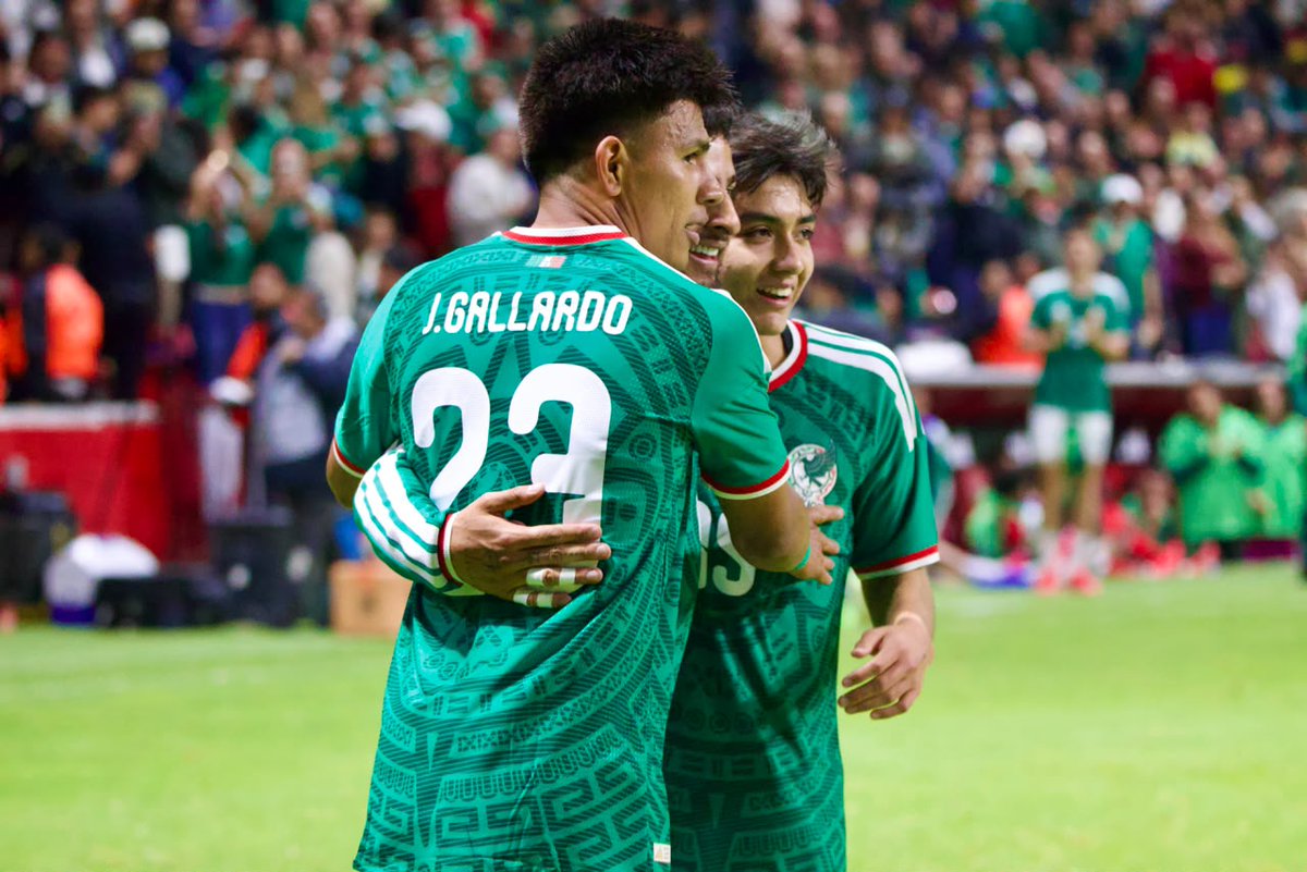 PressPortmx's tweet photo. 📸 Más postales de la fiesta en Toluca.

México cerró su preparación mundialista con una contundente victoria y una gran conexión con su gente. 🇲🇽🔥

#Mundial2026 https://t.co/HYKgGGXT6Z