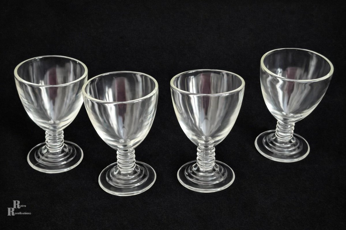 RetroRecollec's tweet photo. https://t.co/HdWLfD16tA Vintage Anchor Hocking Manhattan cordial glasses clear pressed glass with ribbed stems and rounded bowls. Perfect for cordials, aperitifs, or dessert drinks.1930s. Set of four. #VintageGlassware #AnchorHocking #ManhattanPattern #RetroBarware #EtsyFinds https://t.co/lysKks8uSj
