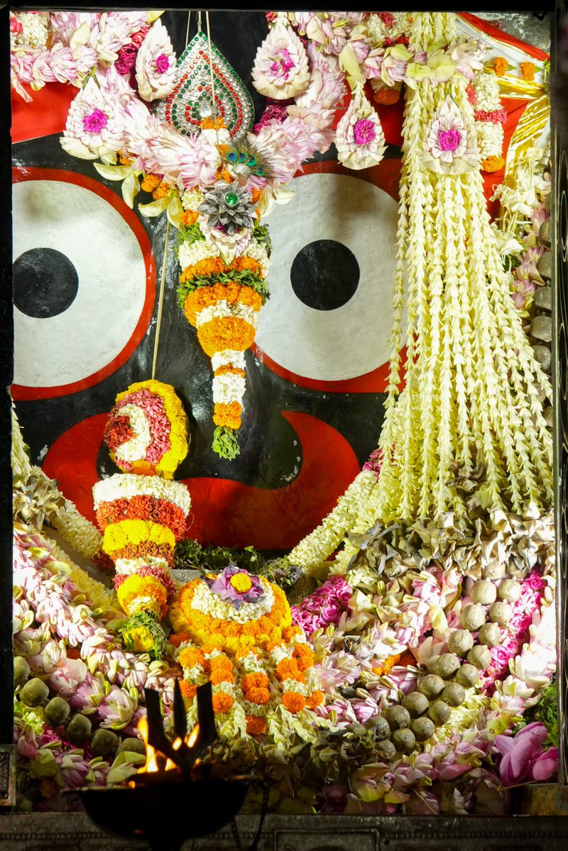 AbhiSbunny's tweet photo. Patitapaban Mahaprabhu Divya Mangal Alati(5/06/2026) #Puri
ॐ ଦେବ ଦେବ ଜଗନ୍ନାଥଃ ପ୍ରପନ୍ନାର୍ତ୍ତି ବିନାଶନଃ I
ତ୍ରାହିମାଂ ପୁଣ୍ଡରୀକାକ୍ଷଃ ପତିତଂ ଭବସାଗରେ 
 @jag_ind @odiapolice  @OdiaCulture @SJTA_Puri @JagannathaDham @NilimaPriya21 @Ama_Jagannath @bstripathy12 @AMITABHTHAKUR21 @arvindpadhee https://t.co/dcJUa5hESI