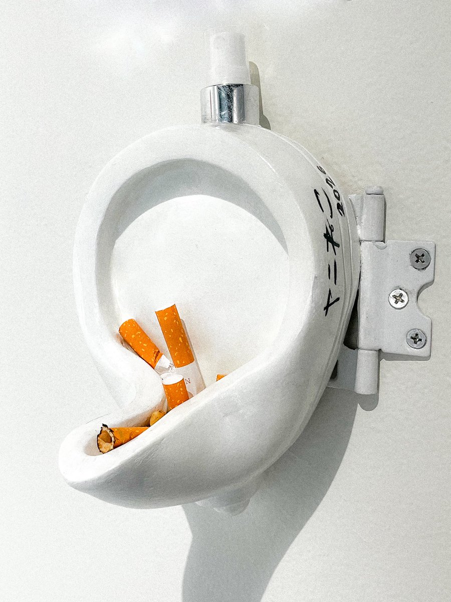 matamiiste's tweet photo. I created a wall mounted combination perfume bottle and ashtray based on Duchamp’s Fountain with hollow cigarettes in lieu of test strips for an art exhibition i was in ! 🚬🚽

ft. a fragrance with notes of coffee, tobacco, incense, and tonka inspired by Nasomatto’s Black Afagano https://t.co/5qqaCl53NV