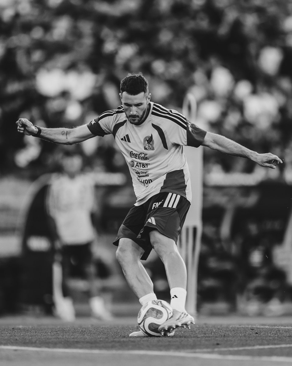 ferzamora_23's tweet photo. ❌ ¿LA CUARTA OPCIÓN DE AGUIRRE?

🇲🇽 De estos últimos tres juegos de selección, Santiago Giménez solo ha jugado 45 minutos, los mismos que Armando González, quienes apuntan para ser la tercera y cuarta opción para Aguirre, duro momento para el ‘chaquito’. https://t.co/k5CiKvHDz2