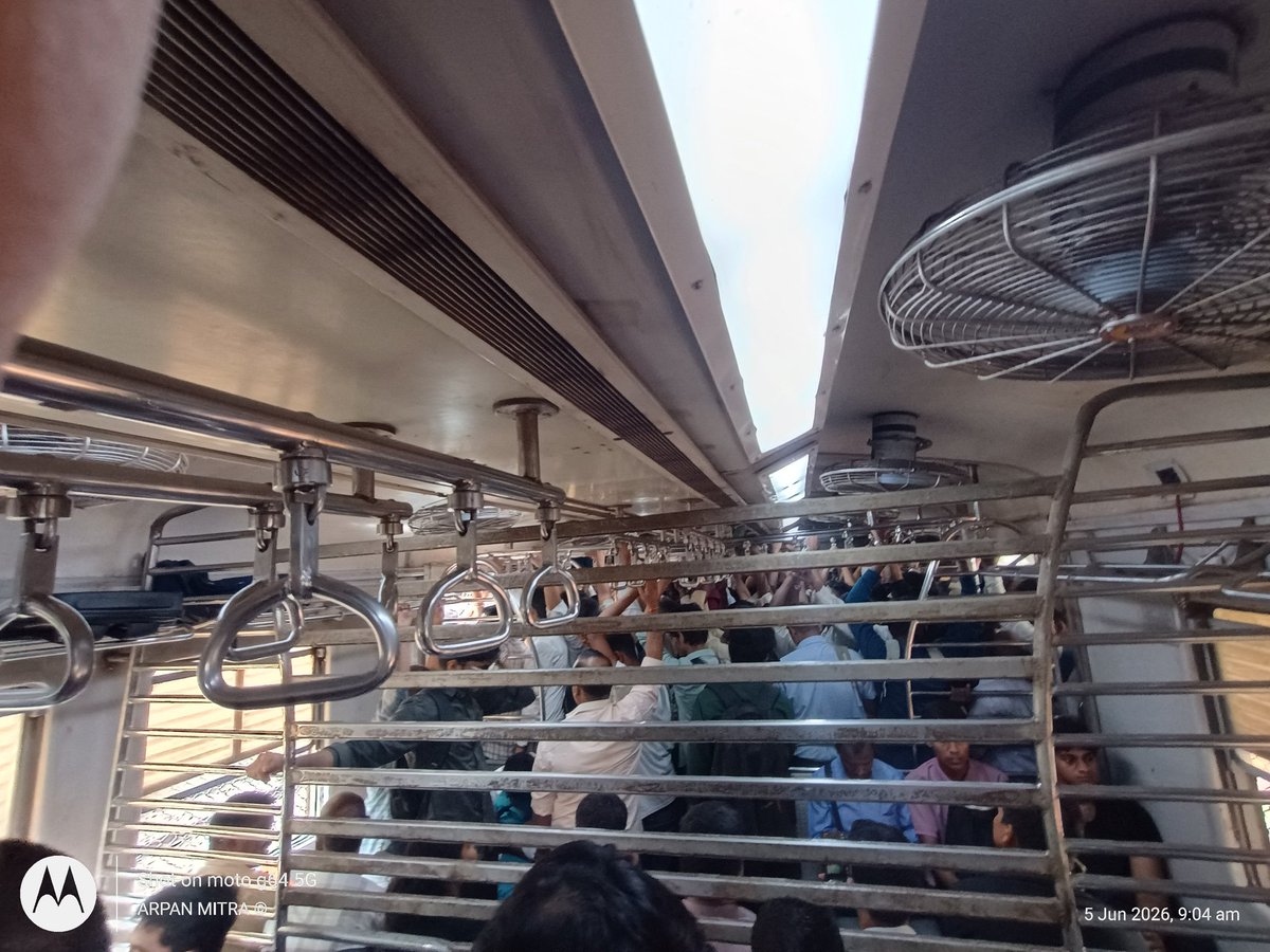 arpan355's tweet photo. Ex Northern Rly,Delhi now Western Rly,Mumbai Medha EMU Local asChurchgate 12S .In 2019 NR transferred 2 Medha EMU frm Ghaziabad 2 Virar Carshed 6057/58 &amp; 6061/62 having Pink face which WR painted it 2 yellow n modified  Vendors coach to ladies 2nd class &amp; 2nd class to 1st class https://t.co/aFTAm1YIlA