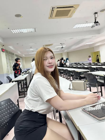 OpenTalkWorld's tweet photo. ไม่ได้เย็นชา…แค่รักษาระยะห่างเป็น https://t.co/WNnSwGyuQC