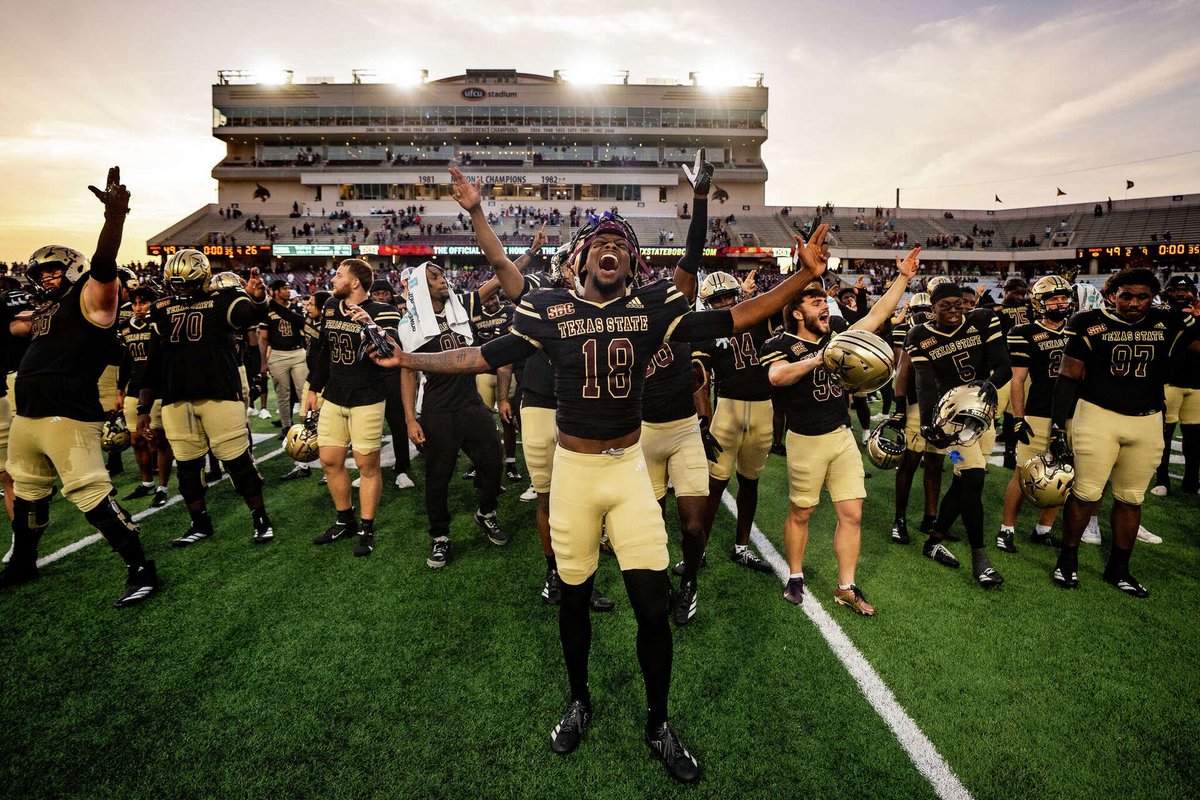 KeithMorrisIII's tweet photo. After a great conversation this evening with @TrustMyEyesO  I’m blessed to recieve my First D1 ⭕️ffer from @TXSTATEFOOTBALL Thankful for the opportunity. #EatEmUp 
#OklahomaKid #TexasCertified  @GJKinne  @CoachMart1nez  @CoachEvansTXST @LDKep 
@RivalsHS @PrepRedzoneTX @PrepRedzoneOK @_NickFriesen @iam_alinedouard @ChrisHarrisJr @drobalwayzopen