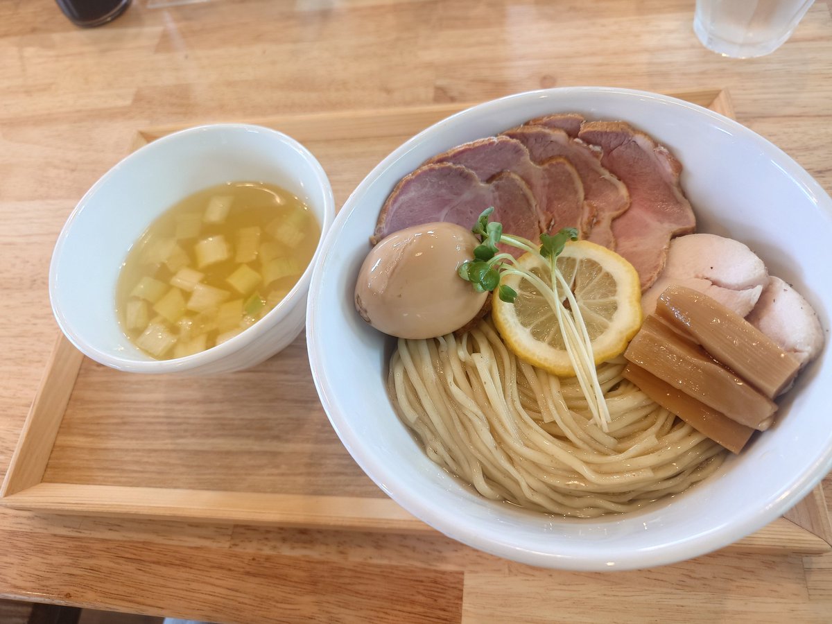 sinran89yy's tweet photo. 今日は休みで好きなめいりんからの大晏
いつも博多ラーメンでニボトン初めて食べたけどめっちゃ美味しいスープもコクがあってアオサで更にウマすぎた角煮チャーシューもトロトロ⋯とんこつしょうゆも食べたいし次来る時迷う🫪

#お昼ご飯　#ラーメン https://t.co/G3t1WuUSrJ