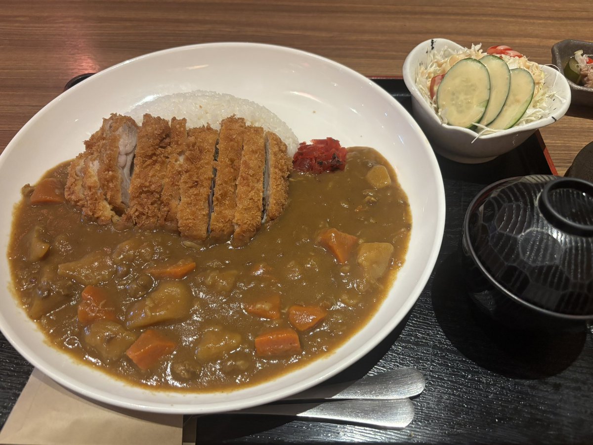 yunalove2003's tweet photo. 今日のお昼はガッツリいきました😓
カツカレー🥹 https://t.co/bVFbGUFVDl