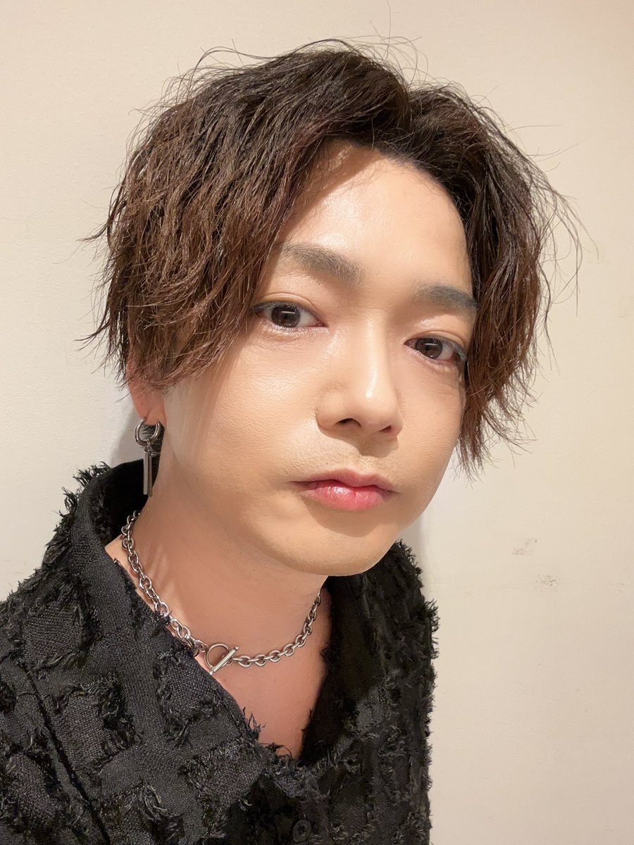 4nen2kumi's tweet photo. こんにちは🌞
本日は4年2組ライブBAR🎉

ステージタイムもあるので是非遊びに来てね^ ^

飲み物代とステージ見るならミュージックチャージ代のみで楽しめちゃいます^ - ^

待ってるぞー！！

#4年2組 https://t.co/CP0uLPuHQy