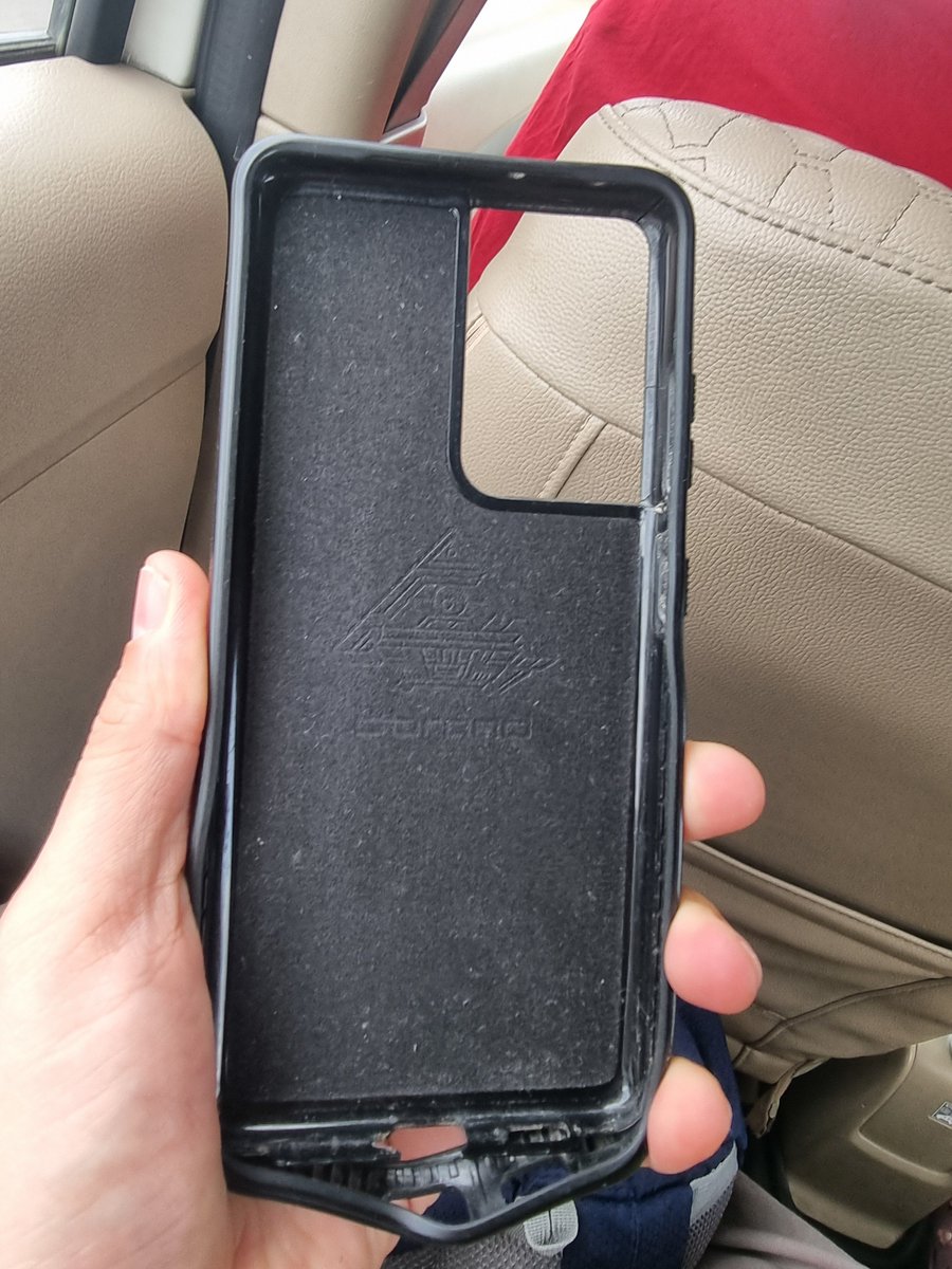 tinyhaathi's tweet photo. Hey, Previous grip caes used to go along for 2-3 years easy but this current cases bought last year got damaged very early, any suggestions how to fix it without ruining it?
@dbrand https://t.co/WZwNAJU71U