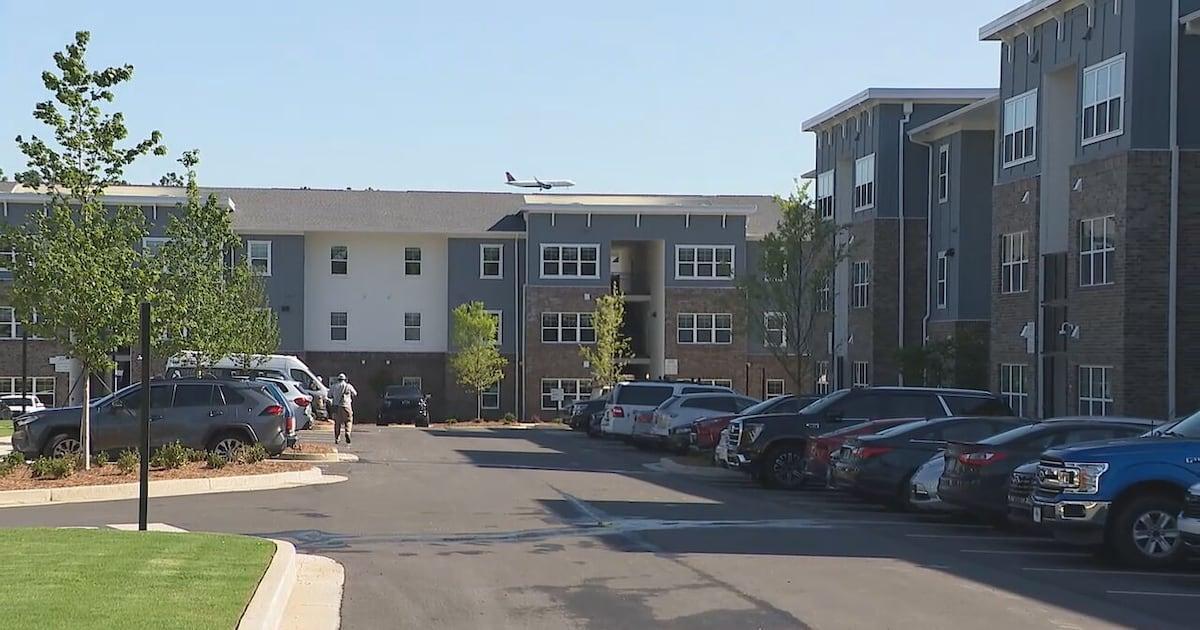 wsbtv's tweet photo. College Park opens 180 units of affordable housing for families https://t.co/U96jUaS0a5 https://t.co/GrpLqIeb4u