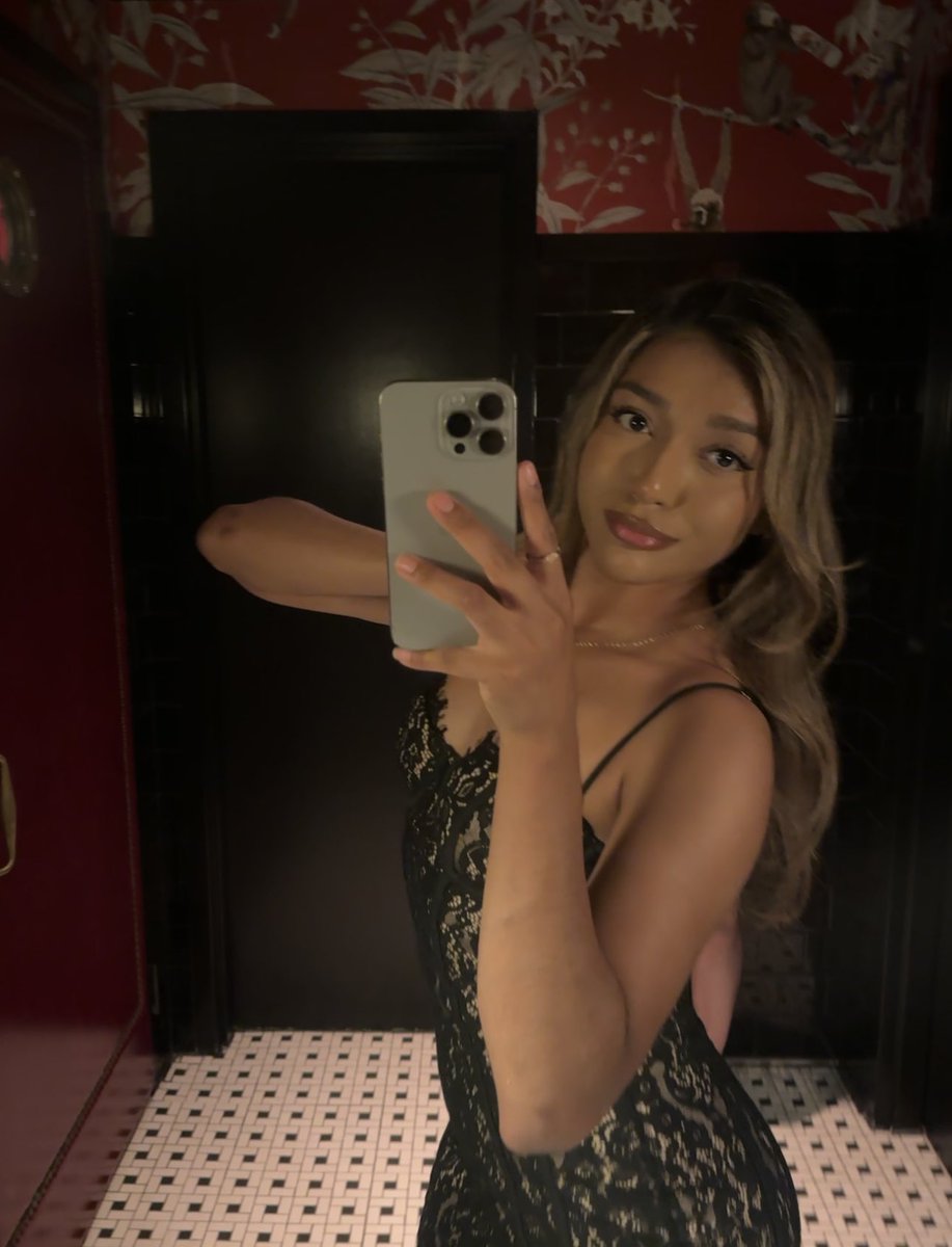 arielsvx's tweet photo. dinner at eight ;) https://t.co/miB8fNyCa1