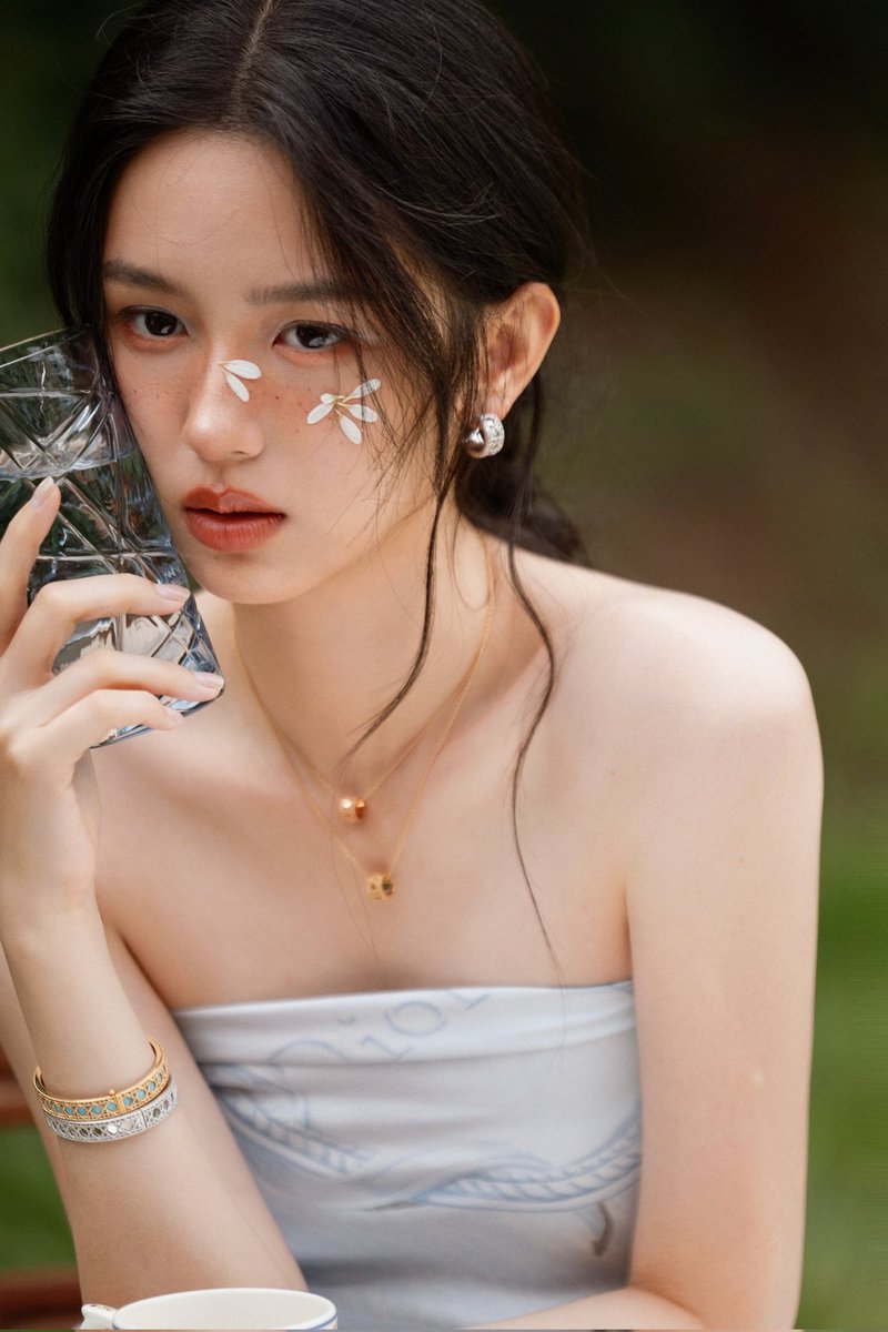 Im_flvr9's tweet photo. Classic beauty that will not fade with time ✨
#ZhouYe #周也 https://t.co/asveg1vpor