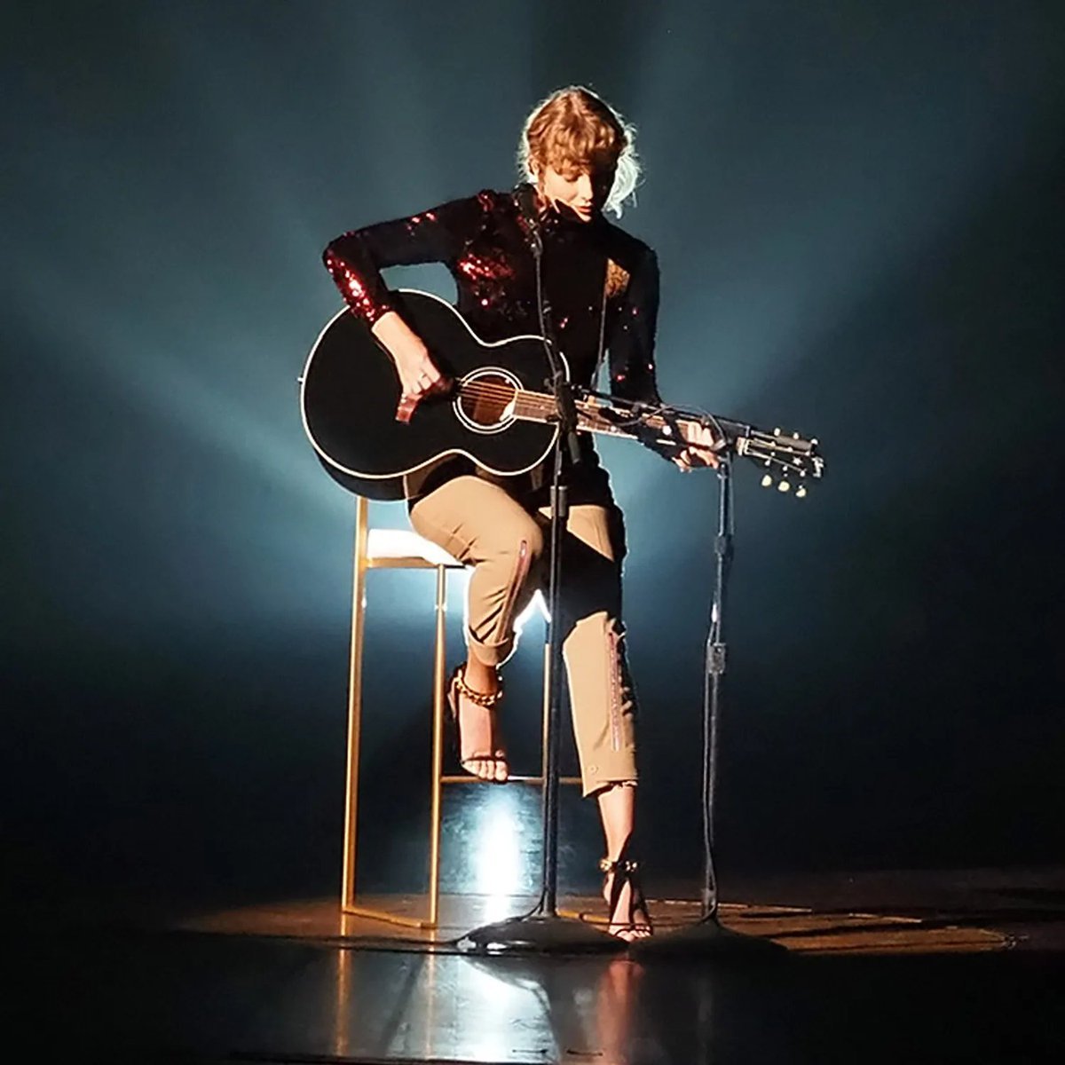 Hazy_Daisy13's tweet photo. Love the part where she sings "I watched you drive around the bend, for what I thought would be the last time I saw my friend"! It reminds me both sonically and lyrically of "She said James, get in, let's drive...I dreamt of you all summer long" 🤠 https://t.co/BAVn2SOAxP