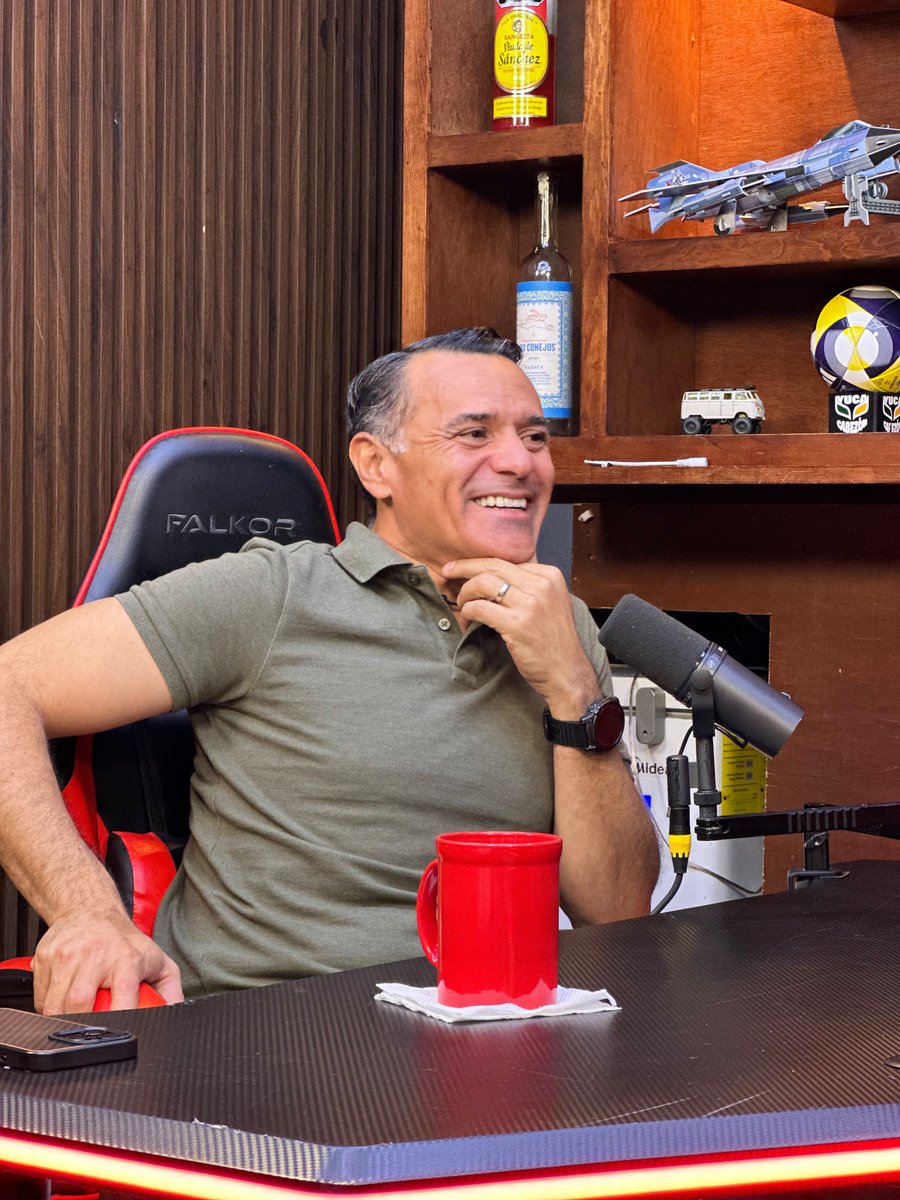 RenanBarrera's tweet photo. ¡Hoy tocó estar con el @YucaCabezon! 

Siempre agradecido con estos espacios para seguir platicando y compartiendo. Saludos a todas y todos los que nos siguieron 🙌🏼 https://t.co/KJVmCbvtmc