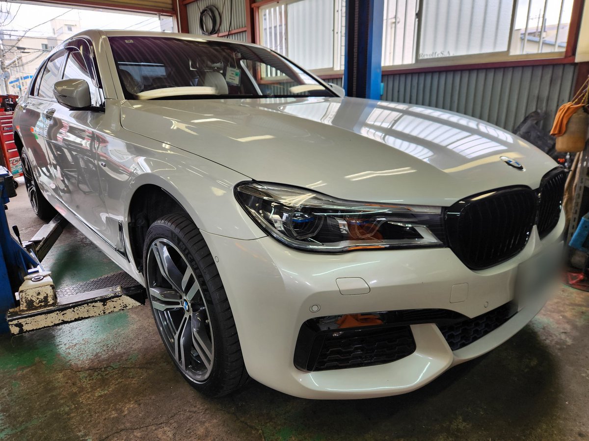 Revolfe_SA's tweet photo. ご依頼ありがとうございます😊

チェイサーとBMW740i
親子のお客様で作業依頼をいただきました！

チェイサーは、外装修理とオイル交換他、740iはデフより異音ということで修理でお預かりしています。

どちらも、順調に進んでおります。
ありがとうございます🙇‍♂️

 #740i  #g11  #jzx100 #チェイサー https://t.co/9pVMz0YW5H