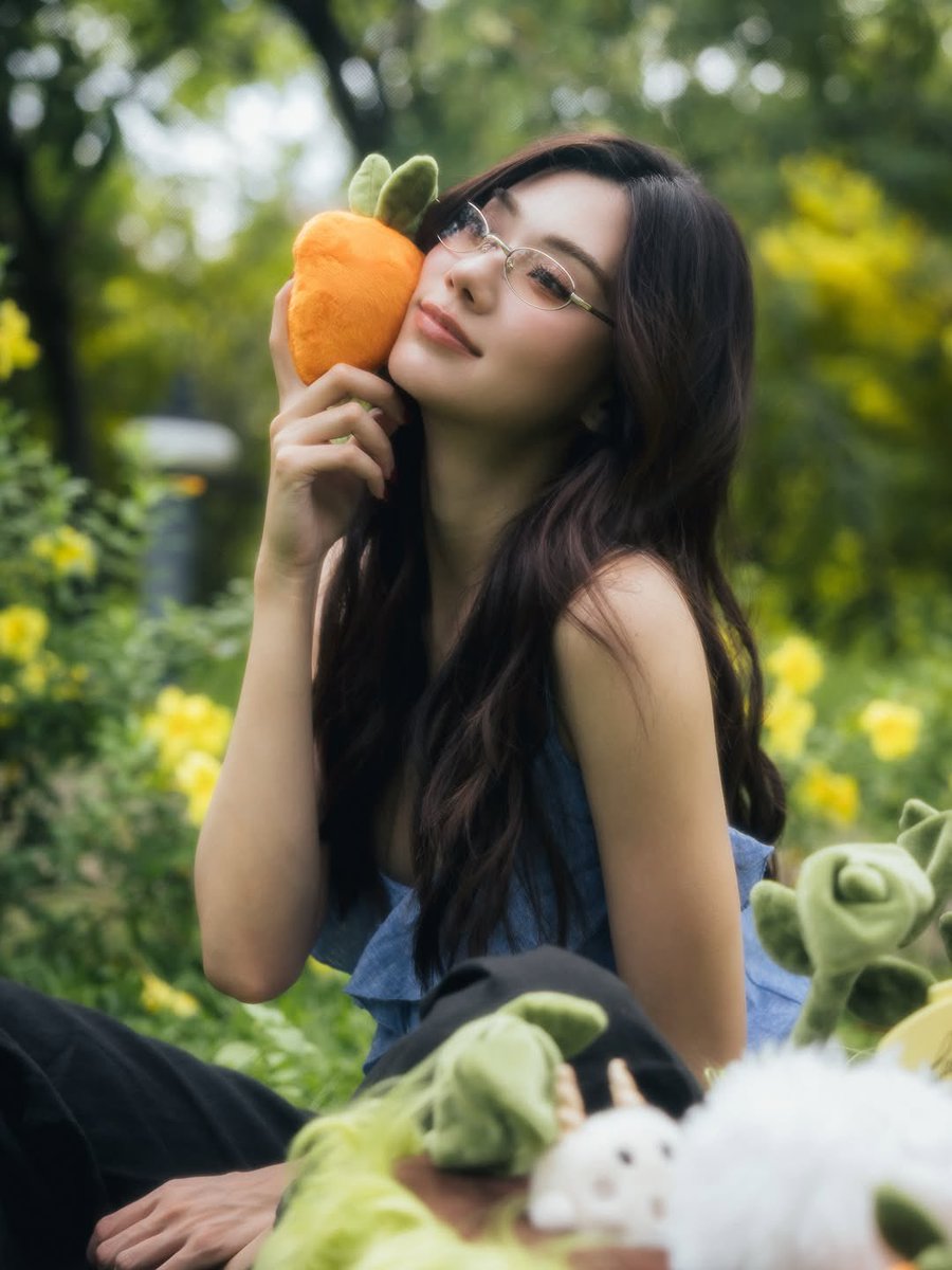 LenaMiuTH's tweet photo. 🍅🥕🫐🌶️🍇🍠 👩🏻‍🌾

📸 260605
IG Post : lalinalena

#GENTLEMONSTER
#GENTLEMONSTER_VeggieCollection2026
#GENTLEMONSTER2026
#LalinaLena #ลีน่าลลินา https://t.co/U8yV9TqS1n