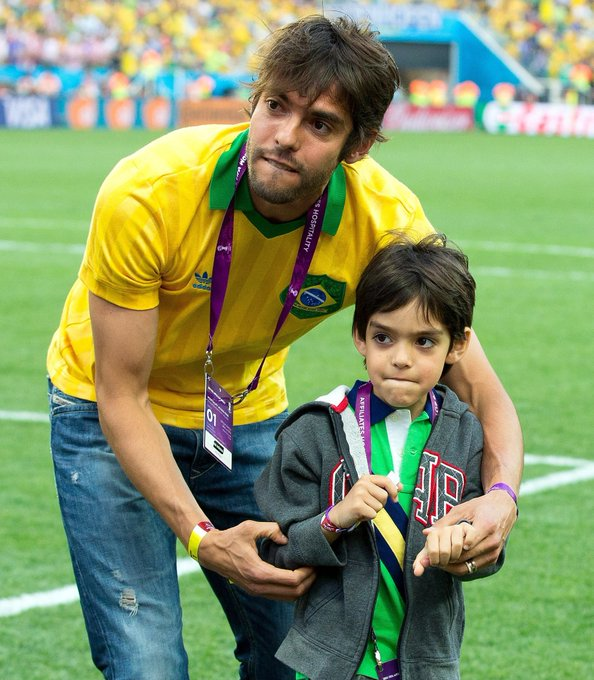 LimbzHQ's tweet photo. 🗣️ Kaká: "I’m not interested in my children knowing that I was once the best player in the world. I just want them to consider me the best dad in the world" ❤️ https://t.co/USXYRVTSjM