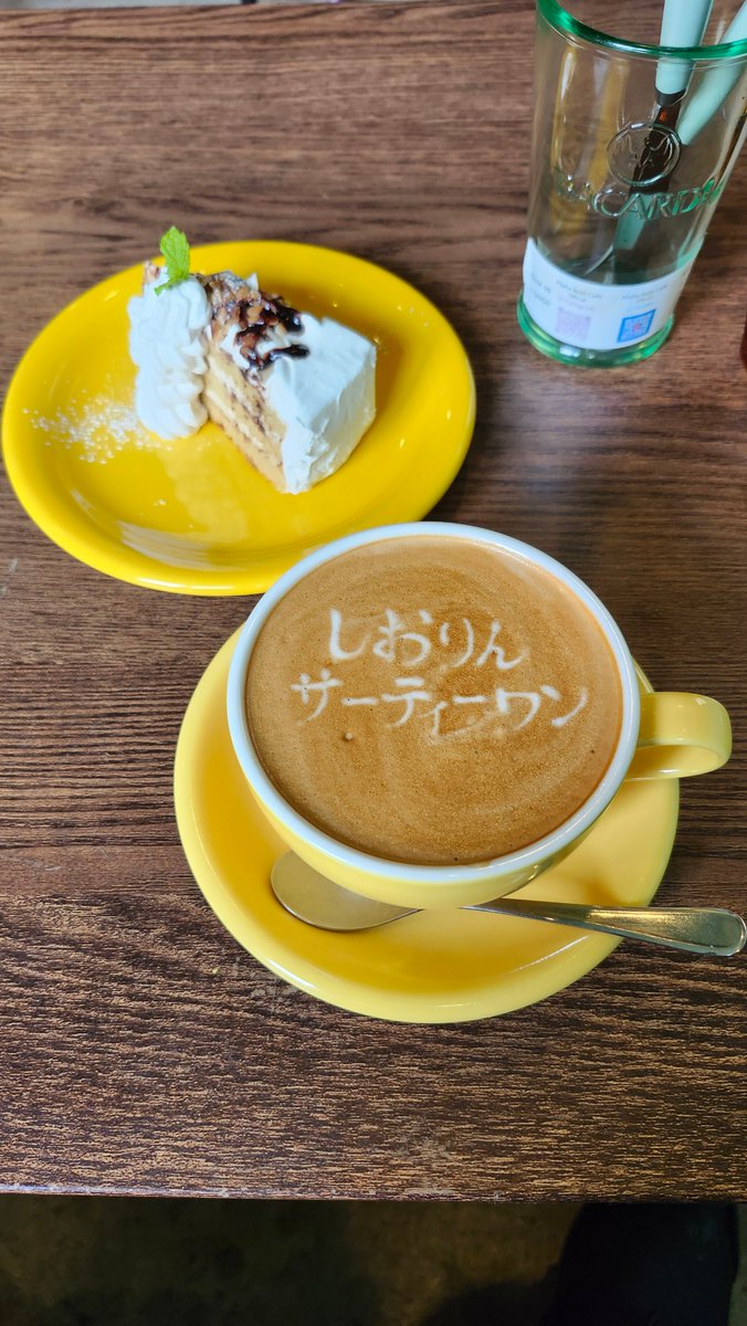 boxkeiny's tweet photo. 鎌倉の #AlphaBettiCafe ☕
本当は昨日行きたかったけど仕事だったし、
お店も定休日だったから今日😁
まぁ南米辺りはまだ4日だからセーフということで😏

玉井さん誕生日おめでとうございます㊗️🎂素敵な31歳になりますように🙏
#玉井詩織
#しおりんサーティワン https://t.co/iM1ki2evzR