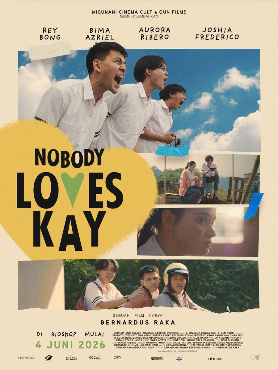GilaFilmID's tweet photo. NOBODY LOVES KAY

Satu lagi rilisan bulan ini yang melampaui ekspektasi, sebuah drama semi biografi yang berbobot baik dalam isi maupun aspek sinematografi. Bisa dibilang salah satu film drama terbaik Indonesia yang MinGil tonton tahun ini. 

Bersettingkan tren masa kini juga masih relevan tentang mereka yang mengejar mimpi, Film ini memilih jalur narasi melankoli. Bima Azriel bermain sebagai Kairi, dipanggil Kay, sosok pro-player muda yang sekarang menjadi inspirasi. Dalam mengejar mimpinya banyak yang harus ia pertaruhkan khususnya hubungan dengan orang tua , sahabat, bahkan mengabaikan absensi.

Minimnya "bumbu pemanis" dalam potret konflik yang ada semakin membuatnya terasa bernas tapi juga tetap mudah diresapi. Fokus film ke pergelutan batin seorang remaja tidak menjadikannya drama tipikal karena adanya penekanan di faktor lain seperti parenting dan juga nilai-nilai yang diturunkan antar generasi.

Walaupun memakai gimmick masa kini, namun tidak menjadikan film ini cheesy. Tumpang tindih konflik penuh dilema ditampilkan dengan susunan adegan dan bobot yang presisi. Nggak jarang result-nya bikin terenyuh hati, tanpa harus terasa sappy.

Capaian teknis juga sangat menunjang dari framing, foreground/background serta komposisi lighting yang nyaman dilihat.

Film ini mampu menginspirasi tanpa banyak mewanti-wanti. NOBODY LOVES KAY adalah salah satu karya debut terbaik yang rilis saat ini.

8,5/10