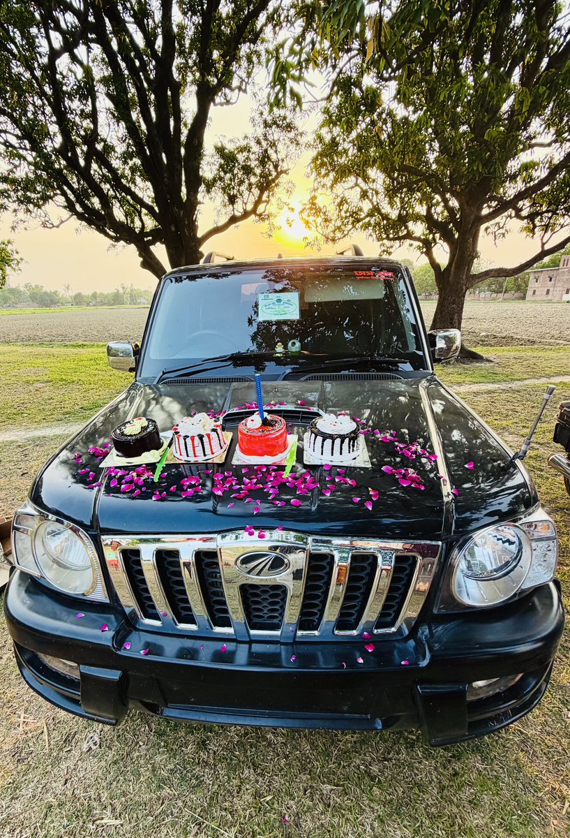 PrinceP0746's tweet photo. #बधाई_हो 🎊 

प्रिय भाई रोहित जी का जन्मदिन अपने लोगो के साथ मिलकर मनाया गया!! 
भाई को जन्मदिवस की अनंत शुभकामनाएँ एवं बधाई हो ,
महादेव की कृपादृष्टि सदैव आप पर बनी रहें !! 

#happybirthday #princeprajapati #सादात_तृतीय https://t.co/pbSJHLlqMF