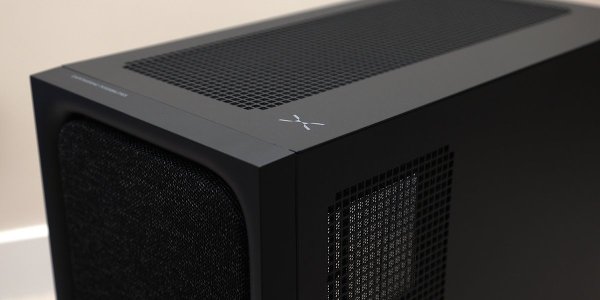 aphnetworks's tweet photo. The #TRYX FLOVA F50 #computer case offers clean looks and small innovations while covering all the essentials properly. #reviews @tryxglobal 

https://t.co/WUuYr9bqnd https://t.co/hl7wYz8hxC