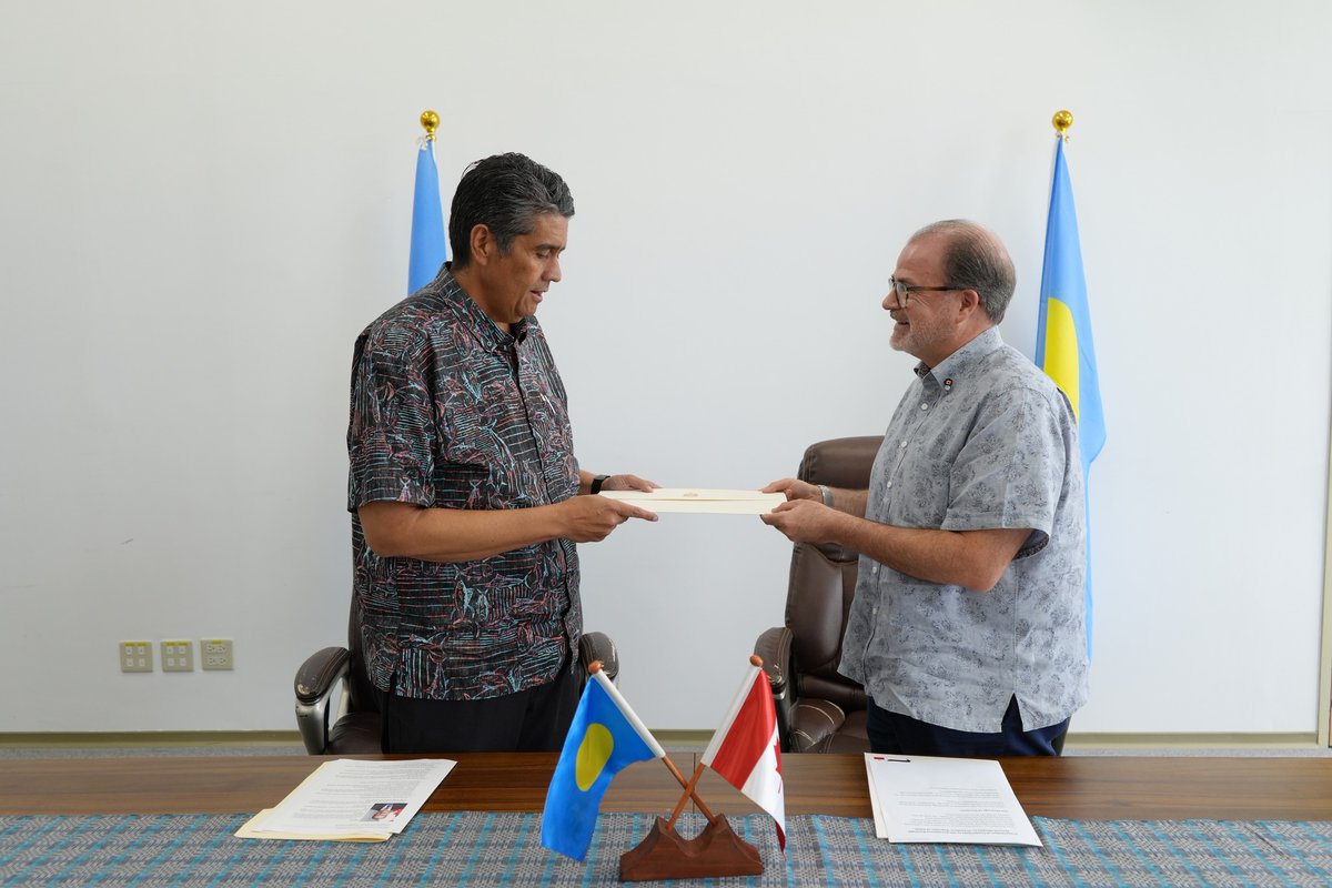 CanEmbPH's tweet photo. .@CanEmbPH is expanding its area of responsibility!

@AmbDBHartman recently presented his Letter of Credence to H.E. President Surangel S. Whipps Jr, as Canada’s 7th non-resident ambassador to the Republic of Palau. 

Canada-Palau diplomatic ties were established in 1997 (1/2) https://t.co/xTNgaQQaBR