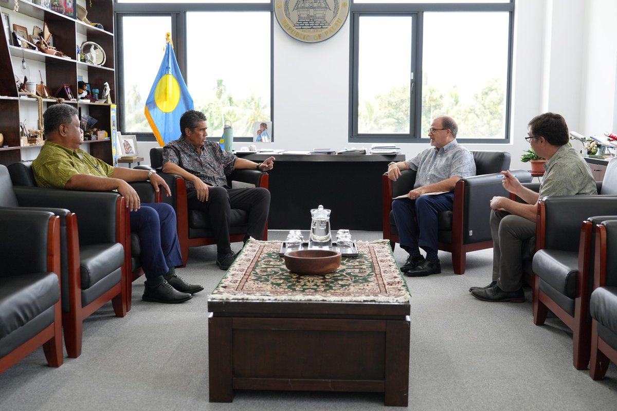 CanEmbPH's tweet photo. .@CanEmbPH is expanding its area of responsibility!

@AmbDBHartman recently presented his Letter of Credence to H.E. President Surangel S. Whipps Jr, as Canada’s 7th non-resident ambassador to the Republic of Palau. 

Canada-Palau diplomatic ties were established in 1997 (1/2) https://t.co/xTNgaQQaBR