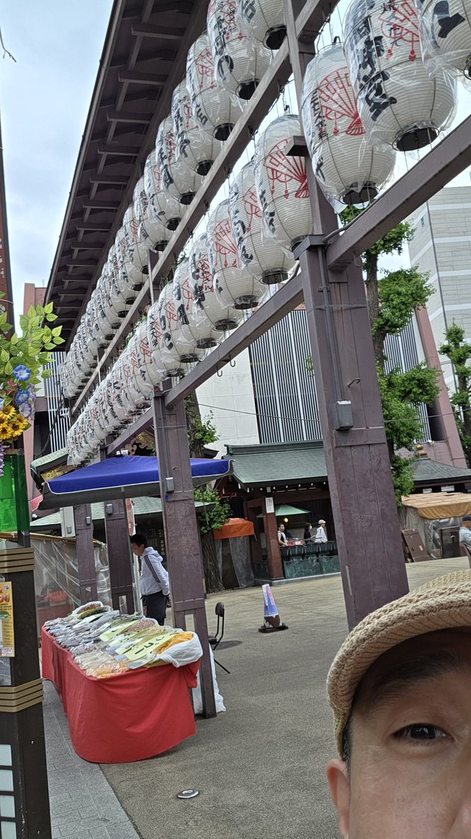 source000's tweet photo. 巣鴨きたら恒例にしてるとげぬき地蔵さんにお参り
奥様のアレコレやマイさんの勉強や俺の未来のお金とかウナちゃんや皆が怪我しませんようにとかぜ～んぶ御祈りしてきました
欲張りなもんで🫢
また色んなとこでもしますから😉
元祖塩大福買ってシブヤに戻ります🫡
#ひつま武士 https://t.co/UdkHOMFC7J