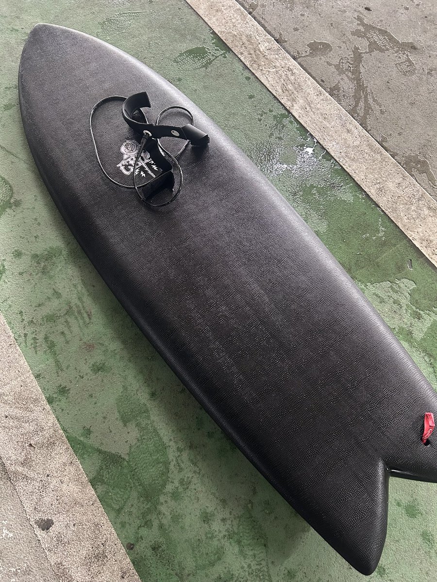 cross0925's tweet photo. 鵠沼でサクっと小一時間だけ🏄🏼‍♀️！
テーブルあると車内でも快適ランチだョ〜✌️ https://t.co/bkzpqaGKcS