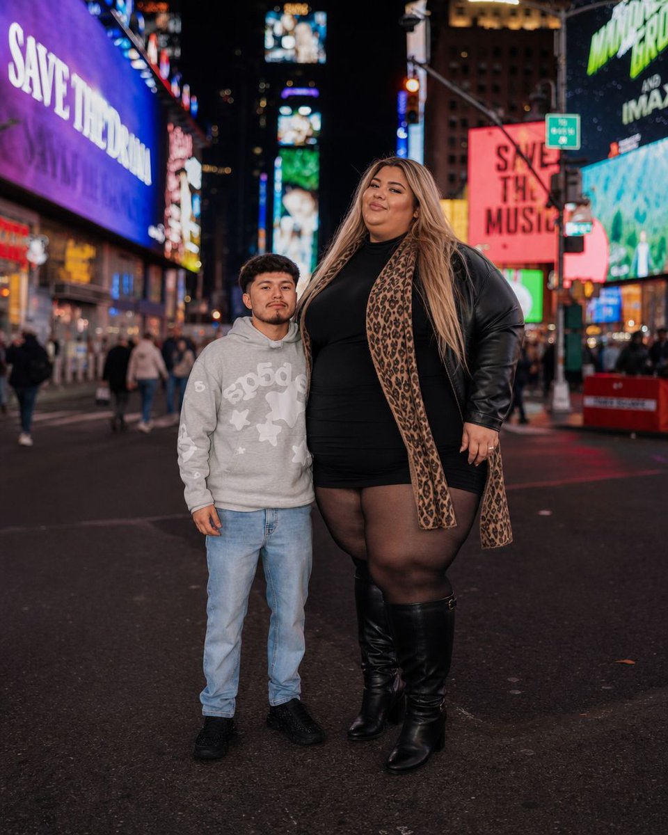 GetTORTA's tweet photo. average couple in NYC btw https://t.co/SVbAHsmJqd