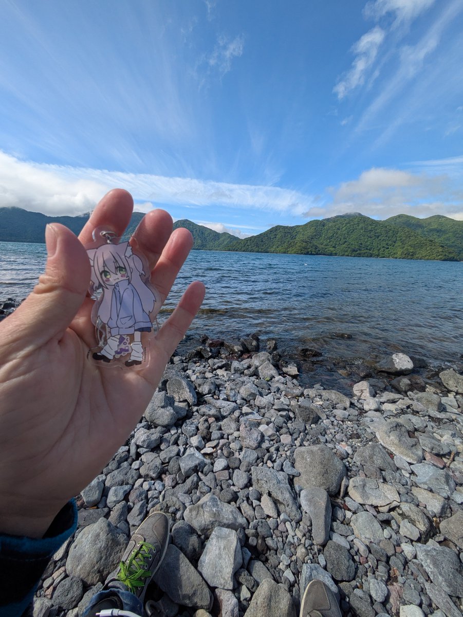 ぺぺとらべる いろは坂の先、中禅寺湖のほとりにて朝のコーヒーをぺぺ