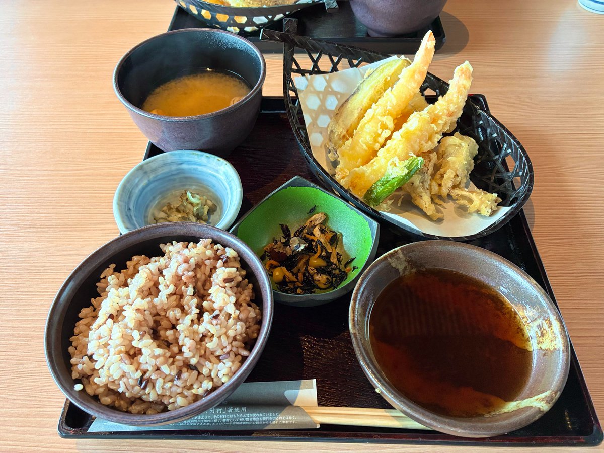 KriloSr's tweet photo. こんにちは！スタッフ桜です🌱
月末はお休みをいただいたので、月初になってしまいましたが、代表と月1ランチ会でした🦐
年度更新が始まり忙しいシーズンですが、リフレッシュの時間も大切に、集中して仕事に取り組みたいと思います☺️ https://t.co/p8JplhuYmP