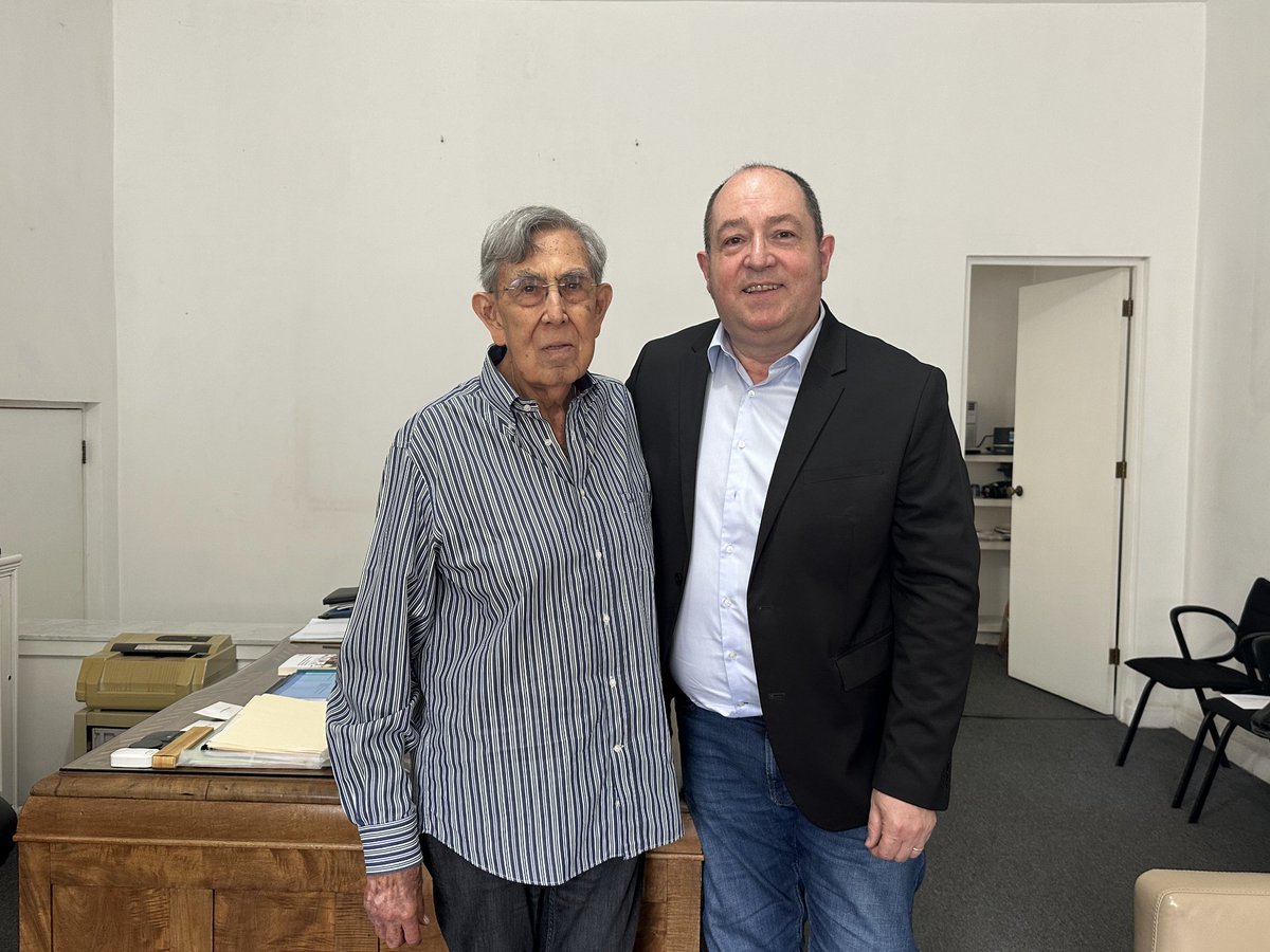 pernandobarrena's tweet photo. Hoy hemos tenido el placer de conversar un rato con @c_cardenas_s 

Una figura imprescindible para entender la historia política reciente de México y un amigo de Euskal Herria, con quien siempre es un gusto encontrarse y conversar.

Eskerrik asko, Cuauhtémoc, urte hauetan zehar Euskal Herriarekiko erakutsi duzun elkartasunarengatik.